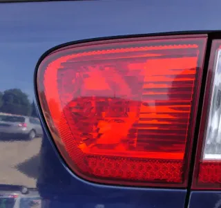Seat Ibiza 6K Rücklicht hinten rechts innen Rückleuchte Heckleuchte Lampenträger - Bild 1