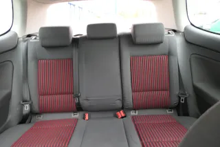 VW Golf 5 V Sitz Sitze hinten Rückbank Rücksitzbank 3 Punkt Lehne rot - Bild 1