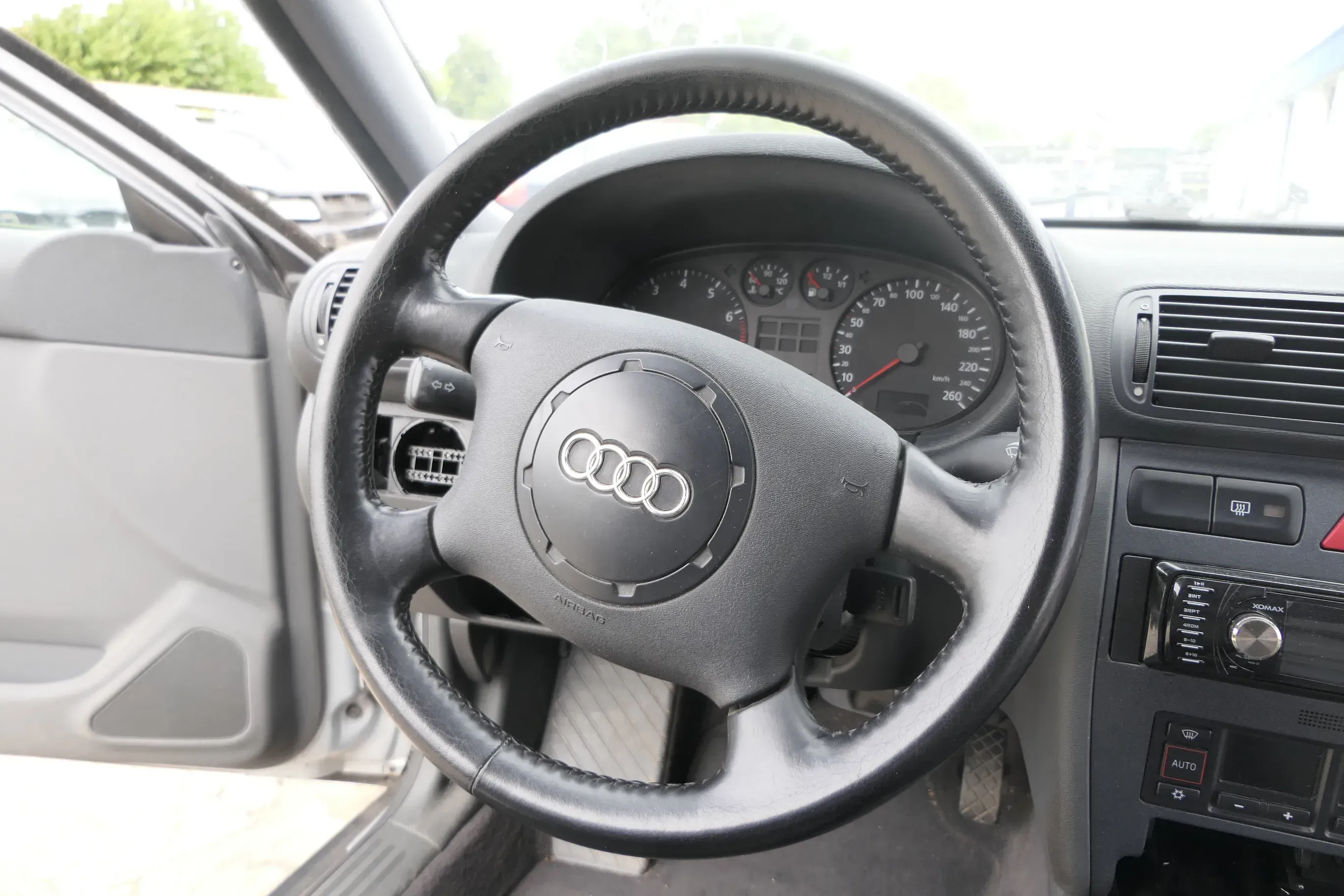 Audi A3 8L A6 4B A4 Lenkrad Lederlenkrad Leder 4-Speichen - ohne Airbag - Bild 1