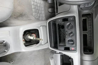 VW Passat 3BG Mitteltunnel + Aschenbecher Verkleidung Schaltknauf grau - Bild 1