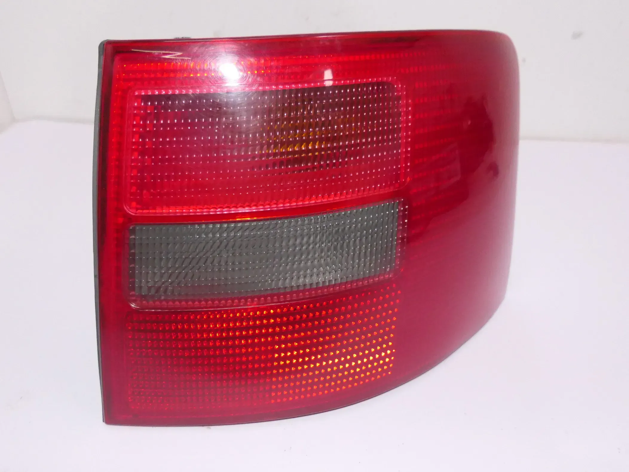 A6 4B Kombi Avant Rücklicht hinten rechts Heckleuchte 4B9945096D Lampenträger - Bild 1