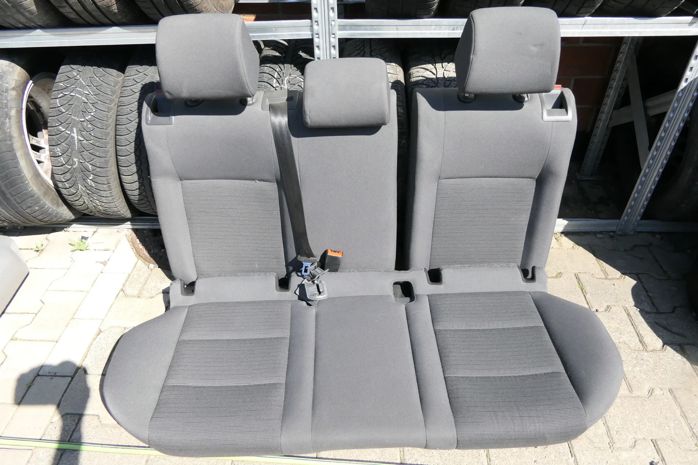 VW Golf 5 V Sitz Sitze hinten Rückbank Rücksitzbank 3 Punkt Gurt Lehne anthrazit - Bild 1