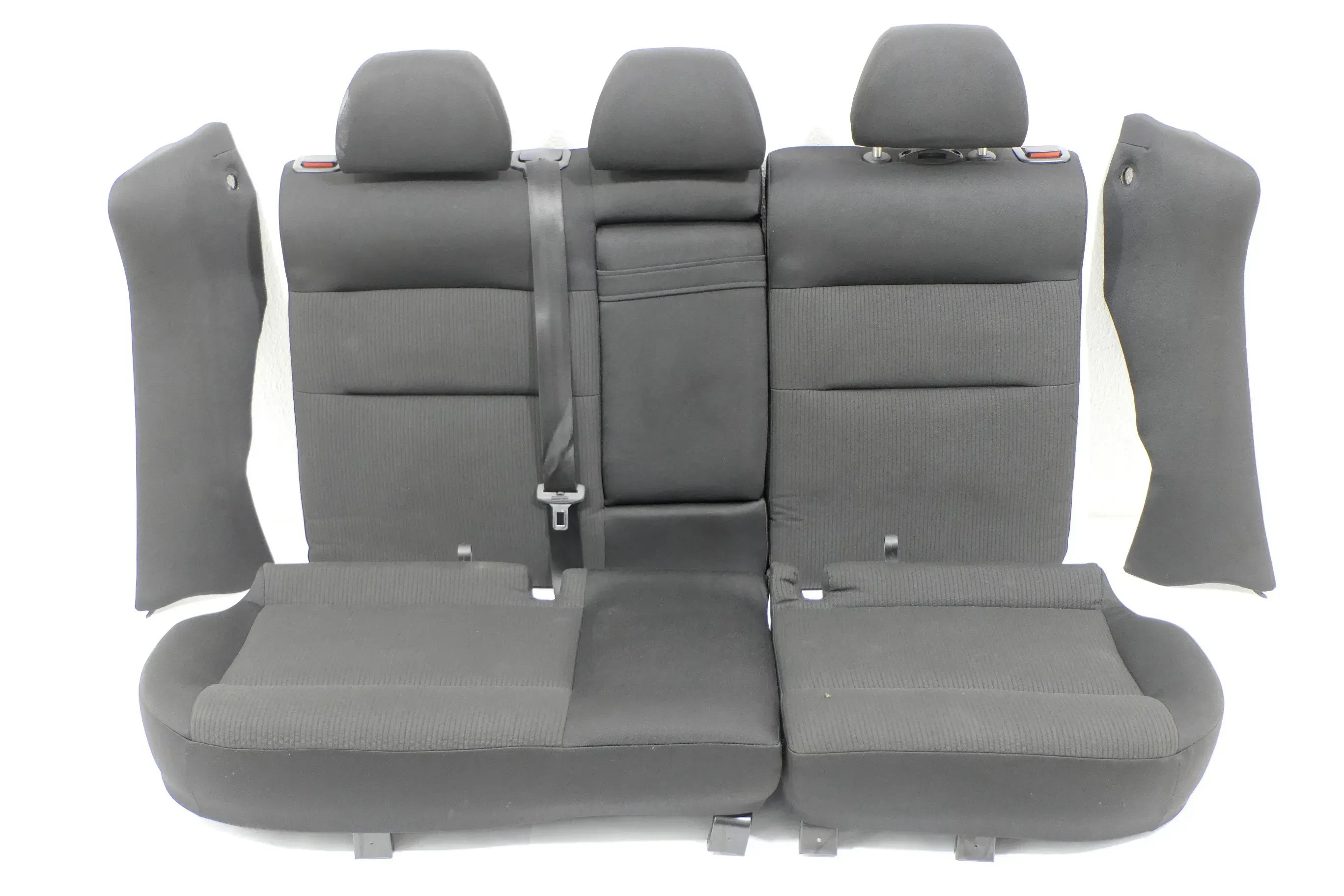 VW Passat 3B 3BG Kombi Variant Sitz Rückbank Rücksitzbank 3 Punkt Gurt - 130654 - Bild 1