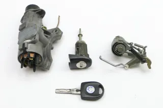 VW Golf 4 Limo Schloßsystem 1x Türschloß 1x Schlüssel Zündschloß Heckschloß OHNE - Bild 2