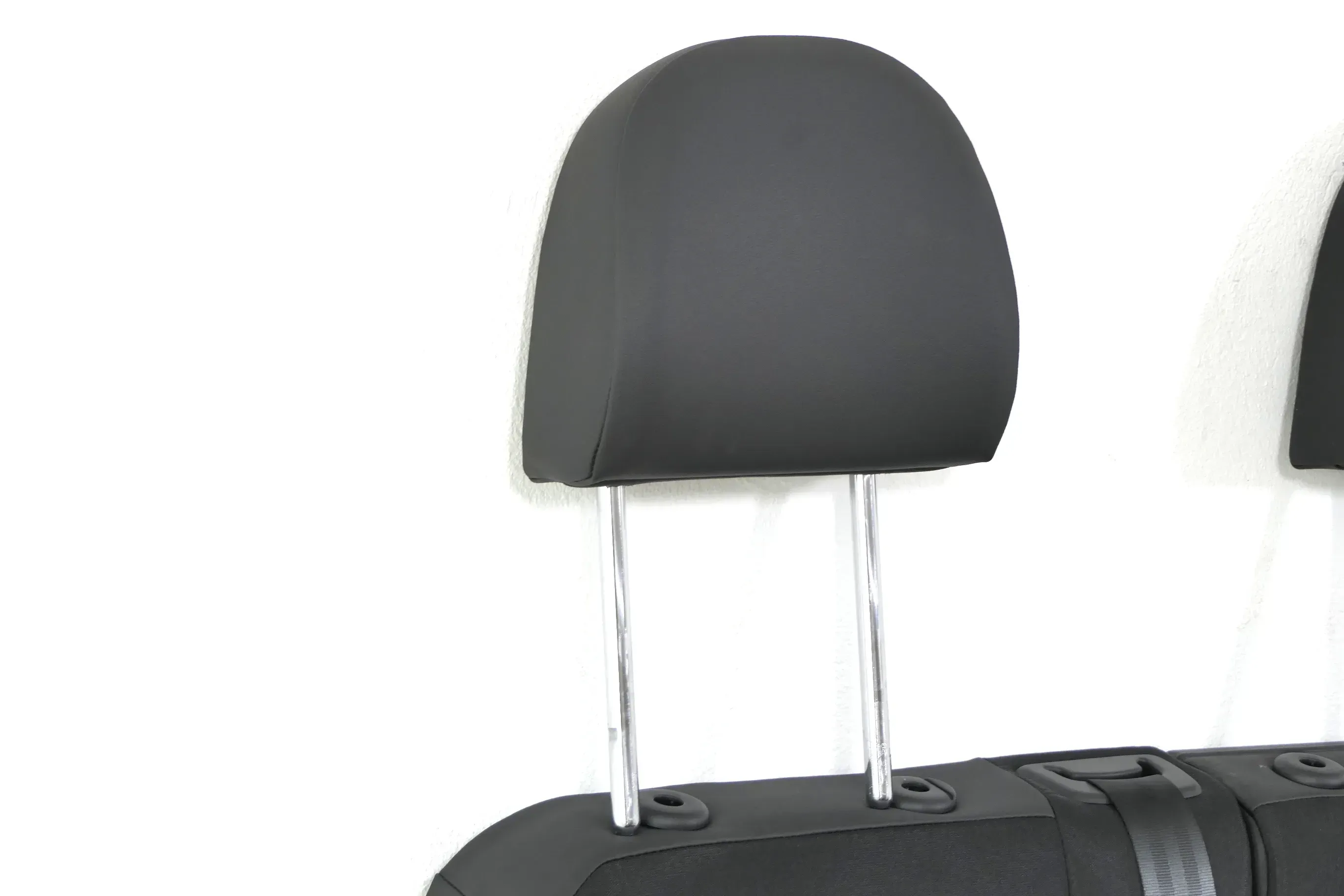 VW Crafter 7C MAN TGE Sitz vorne links oder rechts Kopfstütze Kunstleder schwarz - Bild 1