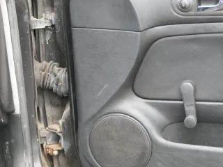 VW Golf 4 2/3-Türer Türverkleidung Verkleidung Tür vorne rechts schwarz Griff - Bild 3