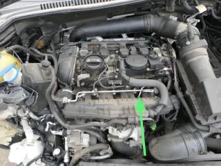 VW Tiguan Einspritzleiste Leitung Kraftstoffleitung 1,8 Benziner 06J127501G BZB - Bild 2