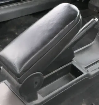 VW Passat 3B Mittelarmlehne Armlehne Lehne Mitte Deckel defekt - Bild 3