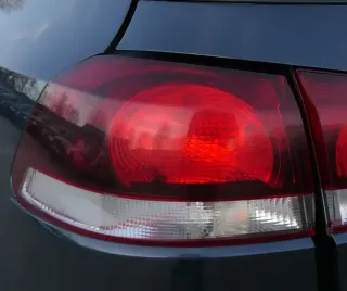 VW Golf 6 5K Rücklicht hinten links außen Rückleuchte original 5K0945095M Lampen - Bild 1