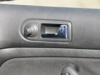 VW Golf 4 2/3-Türer Türverkleidung Verkleidung Tür vorne rechts schwarz - Bild 2