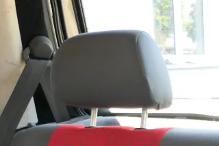 1x Seat Arosa oder Lupo Kopfstütze hinten grau rechts/links schwarz off-black - Bild 1