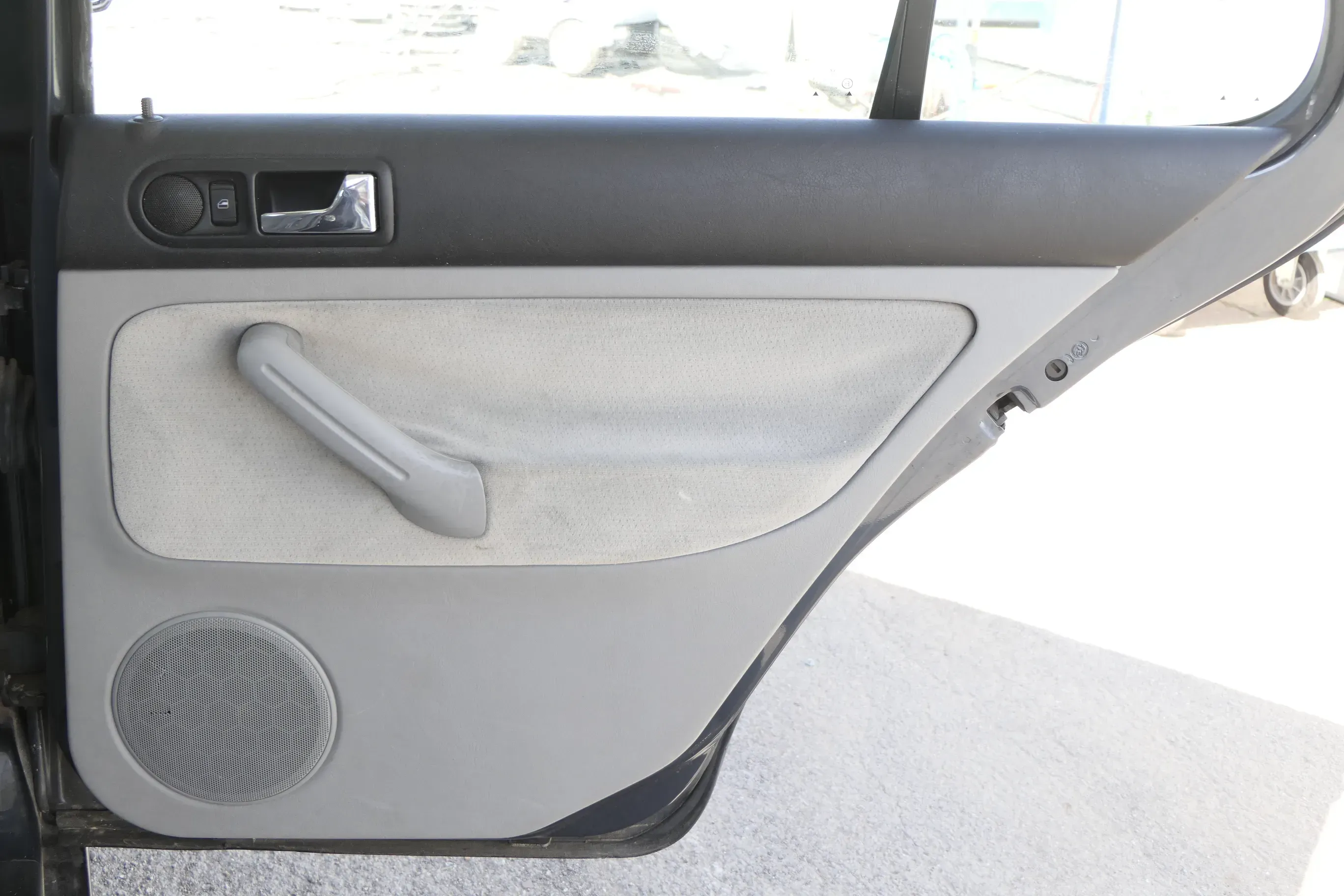 Golf 4 1J Limousine Türverkleidung Verkleidung Tür hinten rechts grau - Bild 1