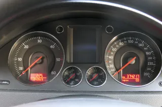 VW Passat 3C Tacho Tachometer 374.000km 3C0920870Q Diesel TDI - Bild 1