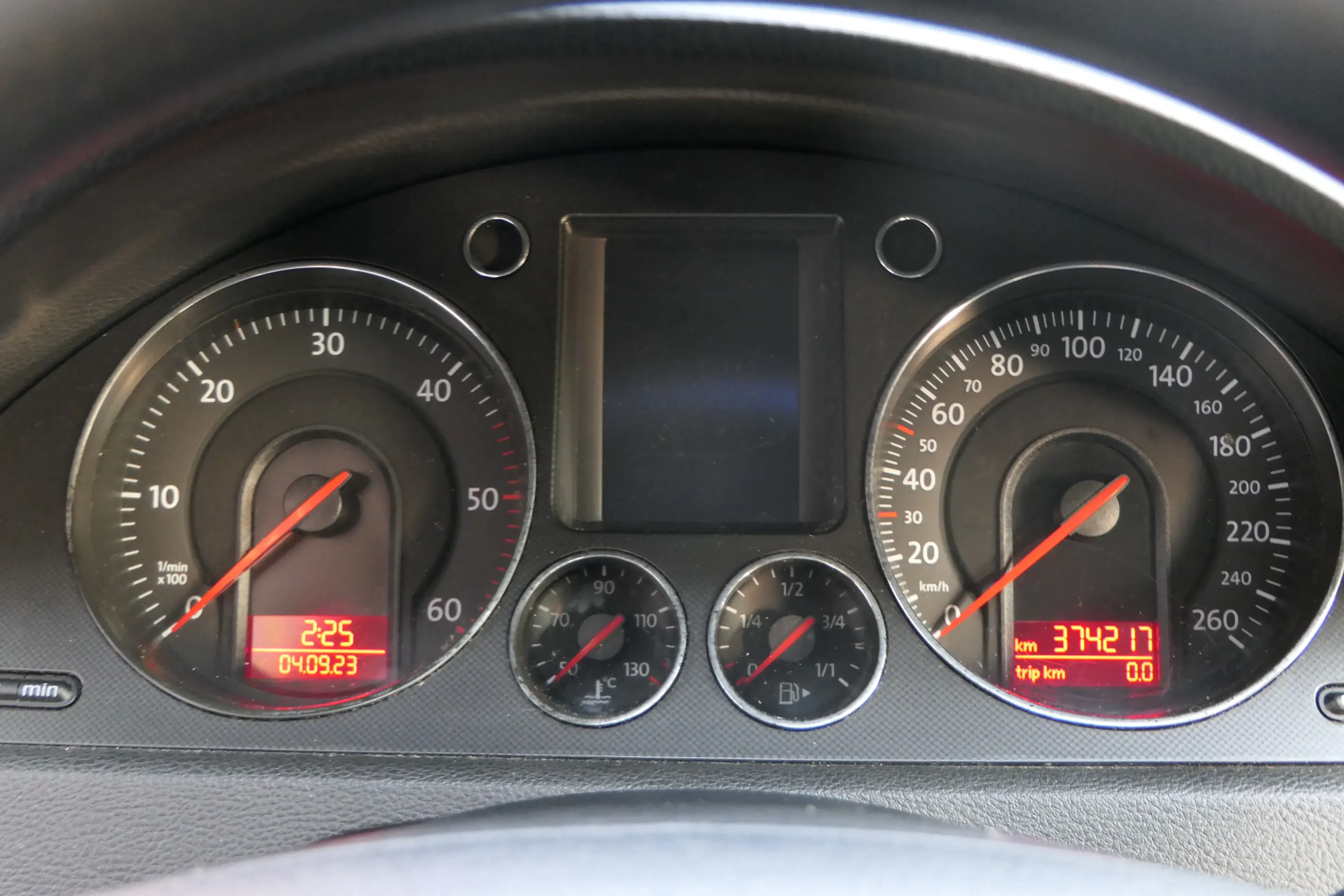 VW Passat 3C Tacho Tachometer 374.000km 3C0920870Q Diesel TDI - Bild 1