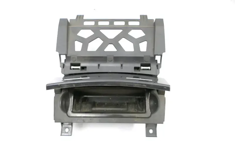 Audi A3 8P Aschenbecher Zigarettenanzünder 8P0857951 WJD - Bild 1