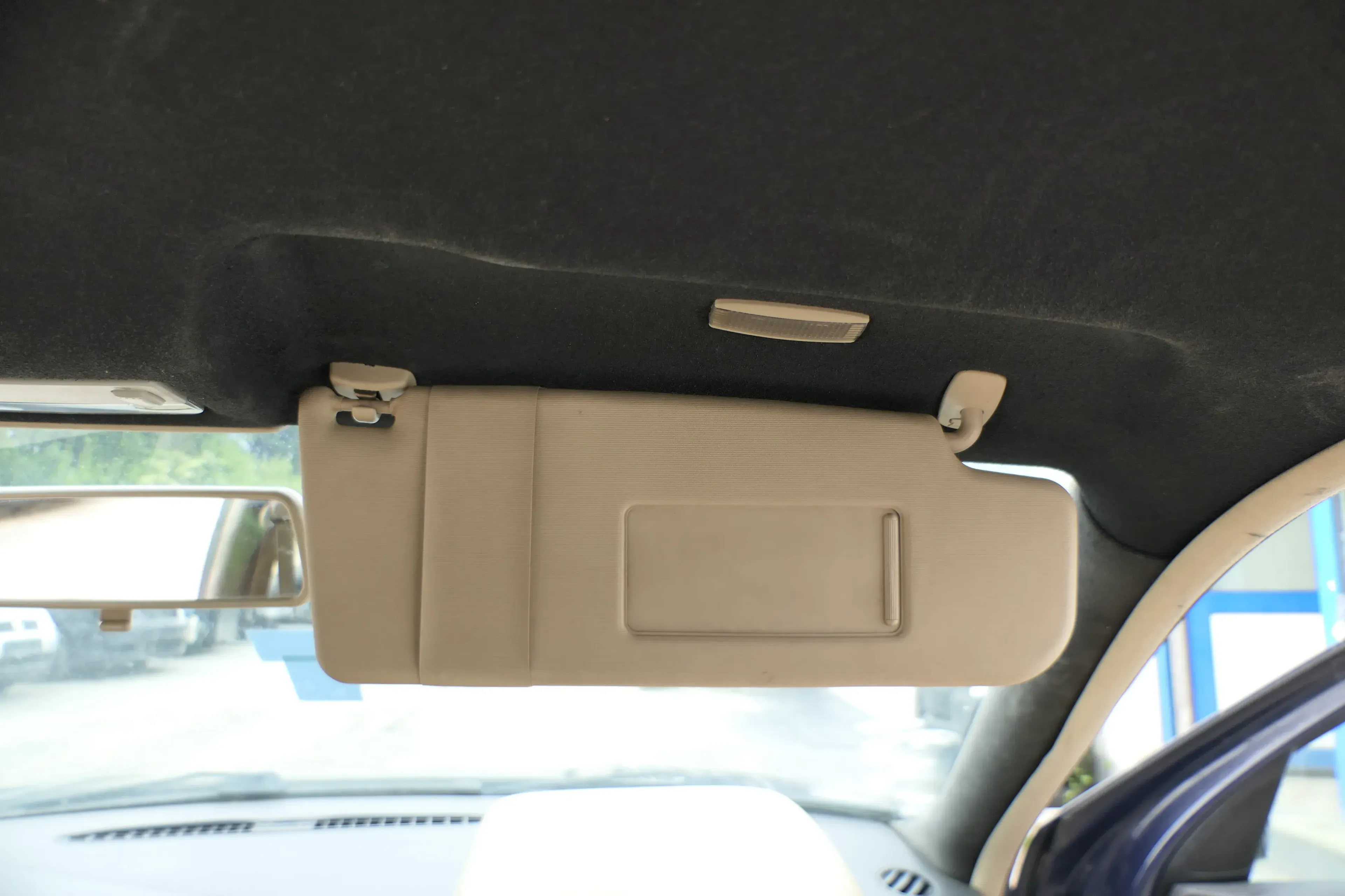 VW Passat 3B 3BG / Golf 4 Lupo Sonnenblenden Sonnenblende rechts beige besch - Bild 1