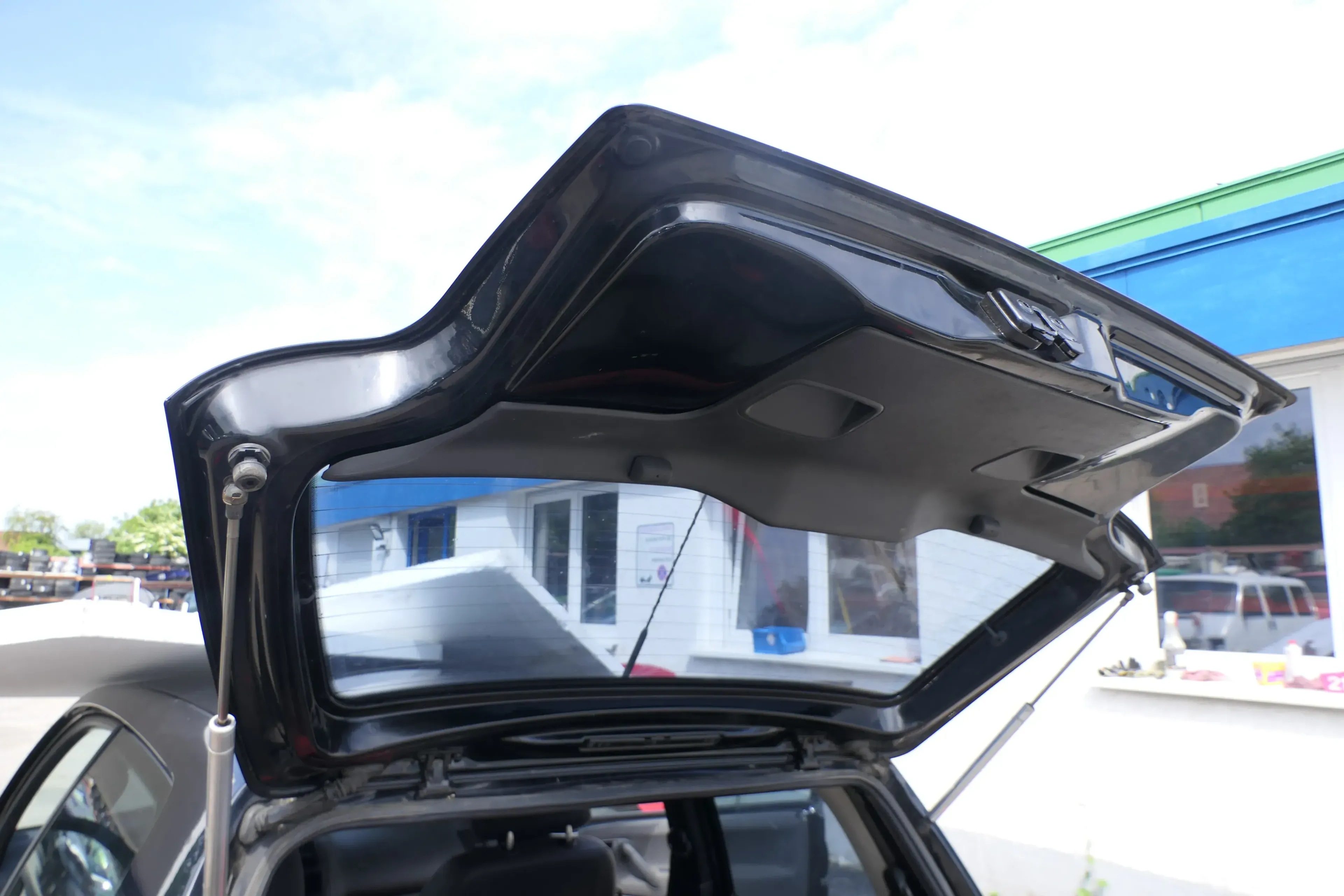 VW Lupo Arosa Heckklappenverkleidung Verkleidung Heckklappe schwarz - Bild 1