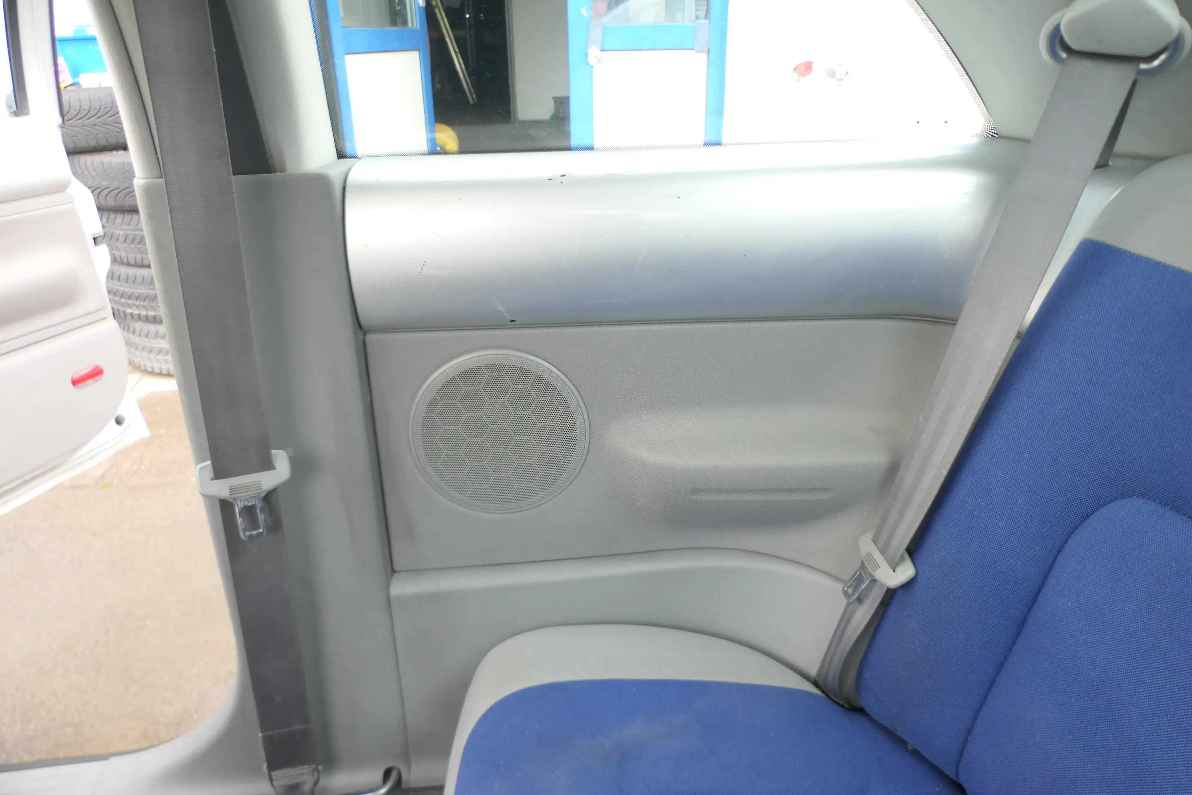 1x VW New Beetle 9C Seite Seitenverkleidung Verkleidung hinten rechts grau - Bild 1