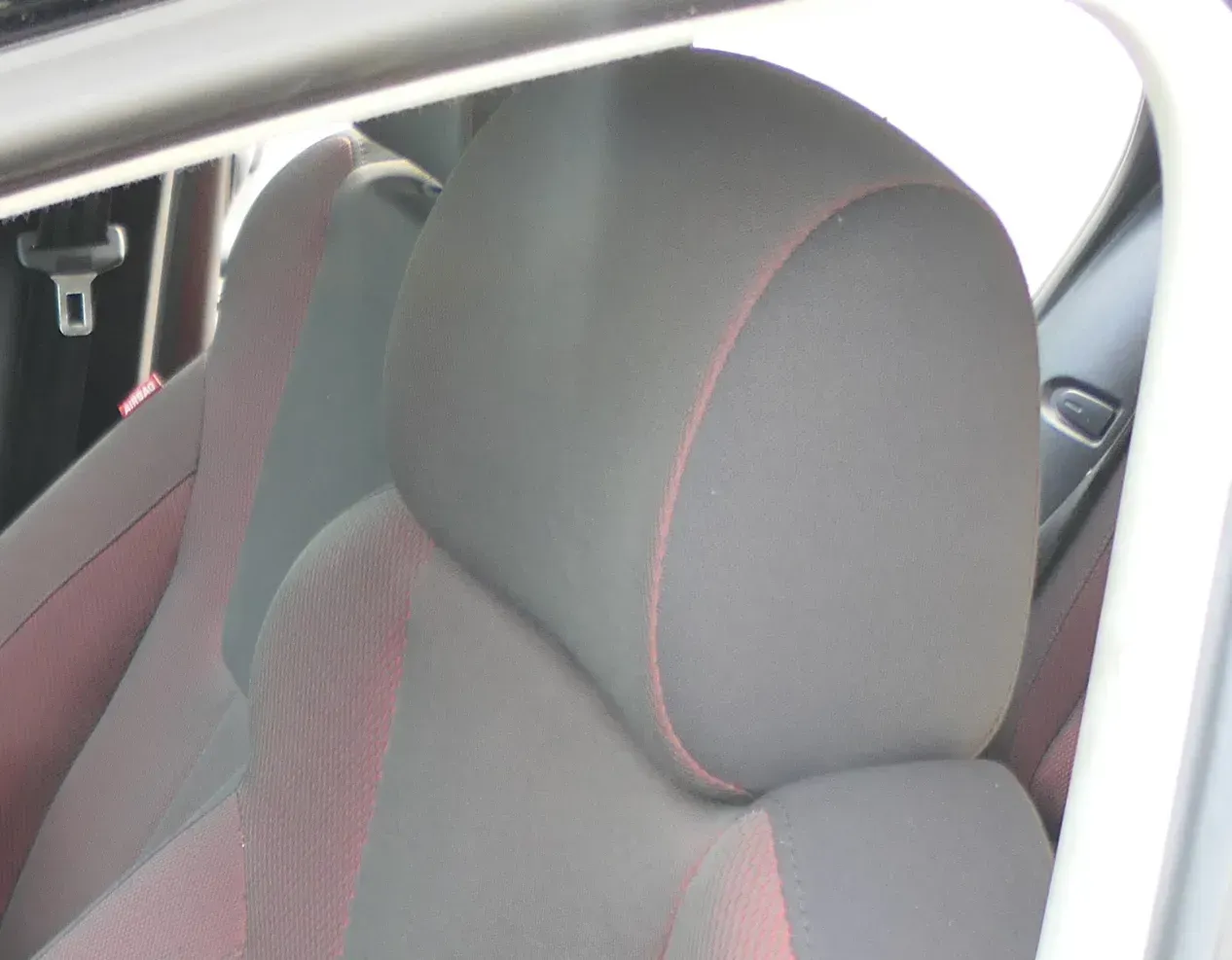 1x Seat Leon 1P Sitz vorne links / rechts Kopfstütze Kopfstützen rot /schwarz - Bild 1
