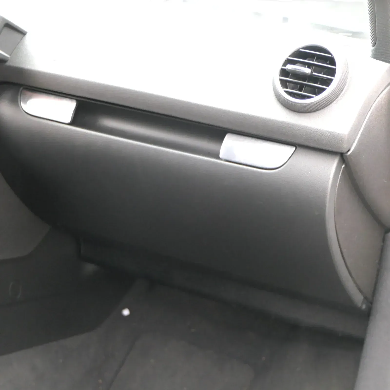 Audi A3 8P Handschuhfach schwarz Handschuhfachdeckel Deckel Klappe Sportback - Bild 1