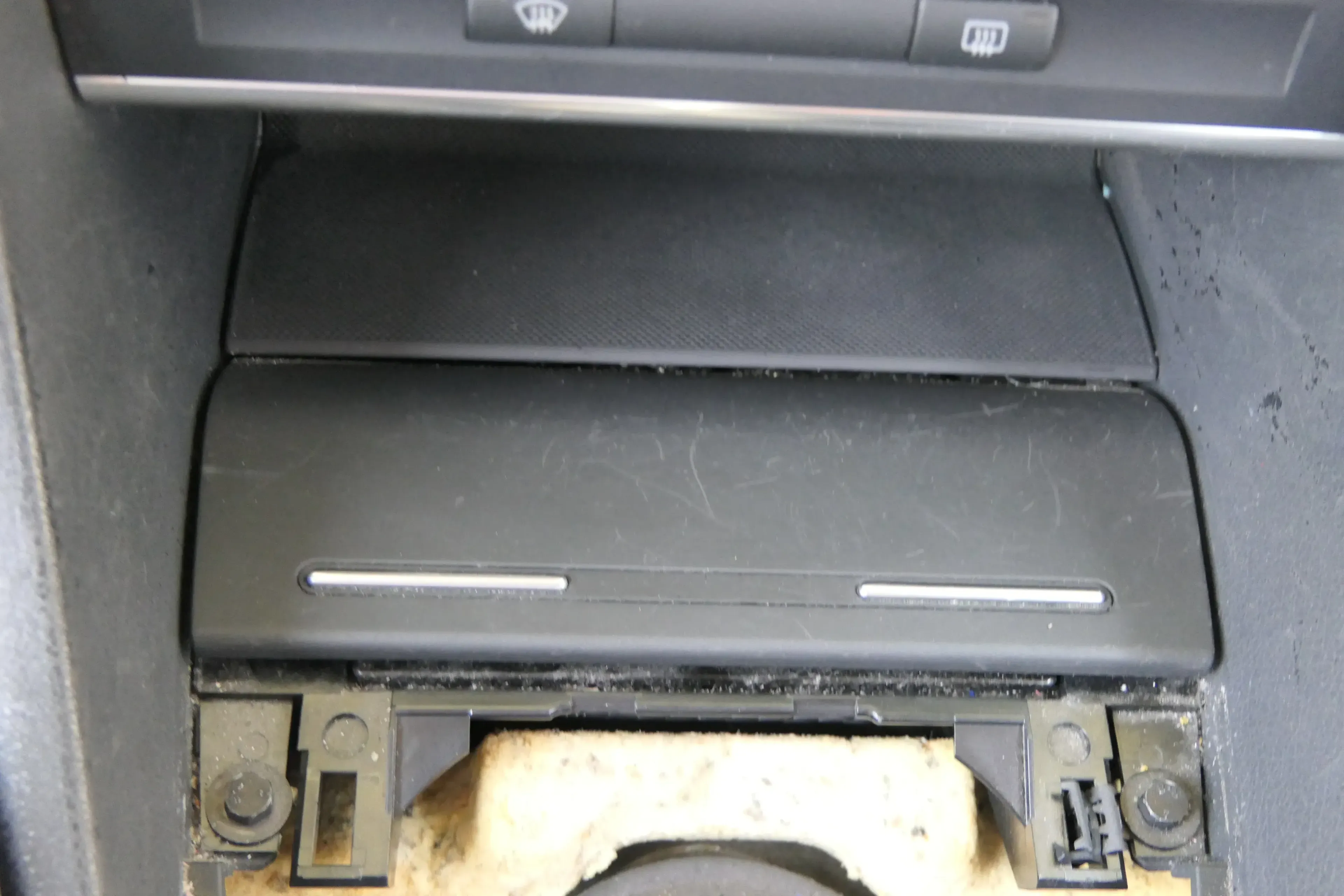 Audi A4 B6 8E Aschenbecher vorne 8E0857951H 4PK schwarz - Bild 1
