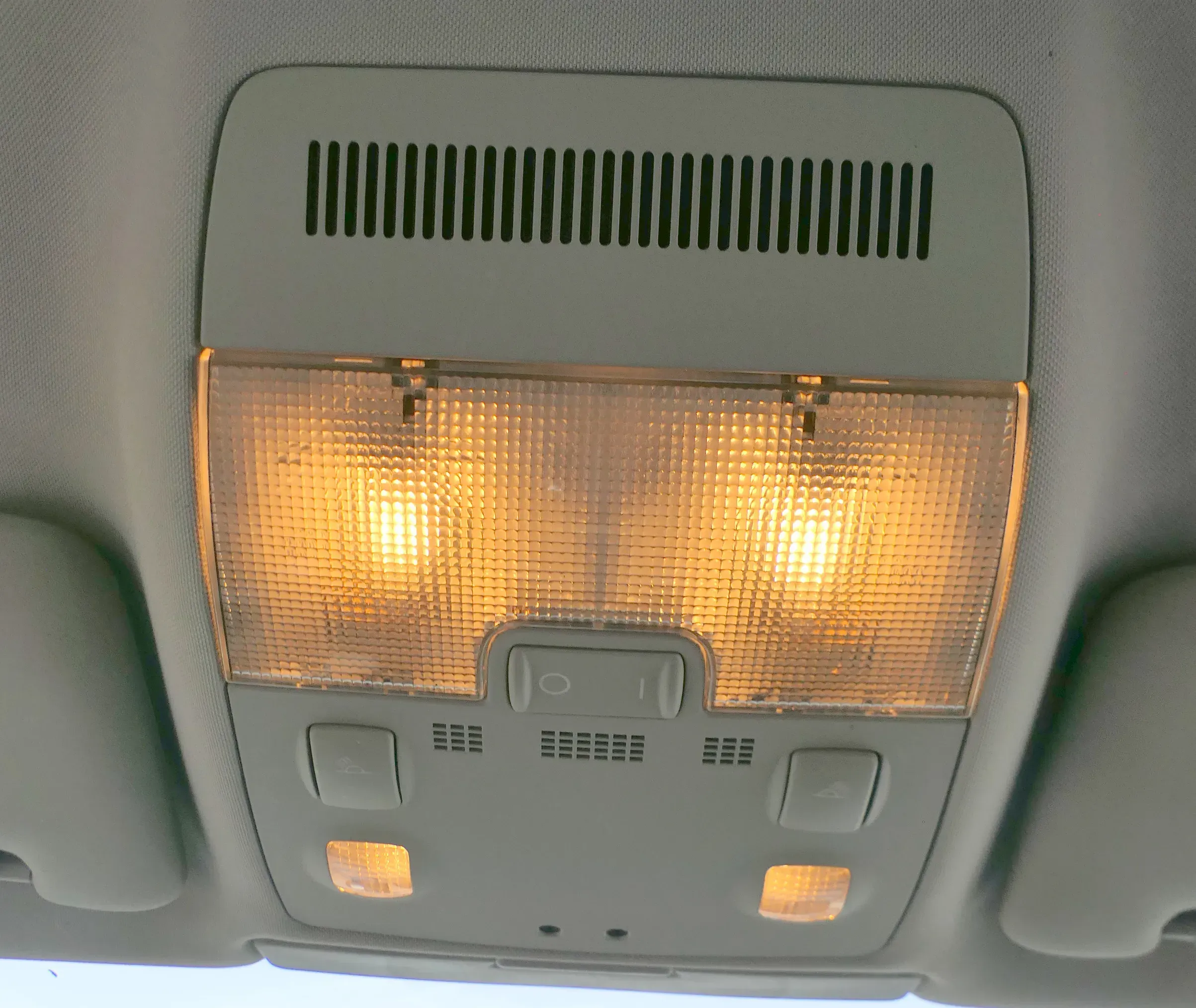 Audi A4 8E 8P Schalter Innenleuchte Leuchte Lampe Leseleuchte 8E0947135D platin - Bild 1