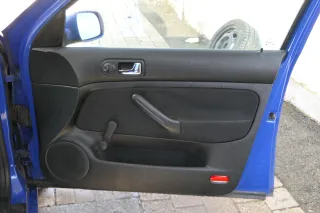 1x Golf 4 Bora Türverkleidung Verkleidung Tür vorne rechts 4/5-Türer schwarz - Bild 1