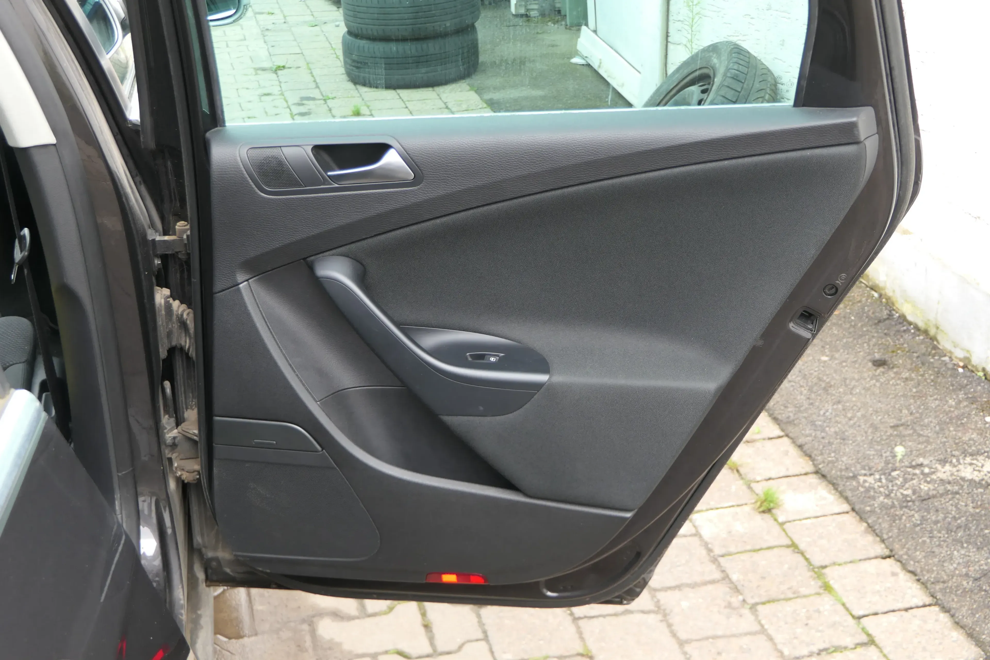 1x VW Passat 3C Variant Türverkleidung Verkleidung Tür hinten rechts schwarz - Bild 1