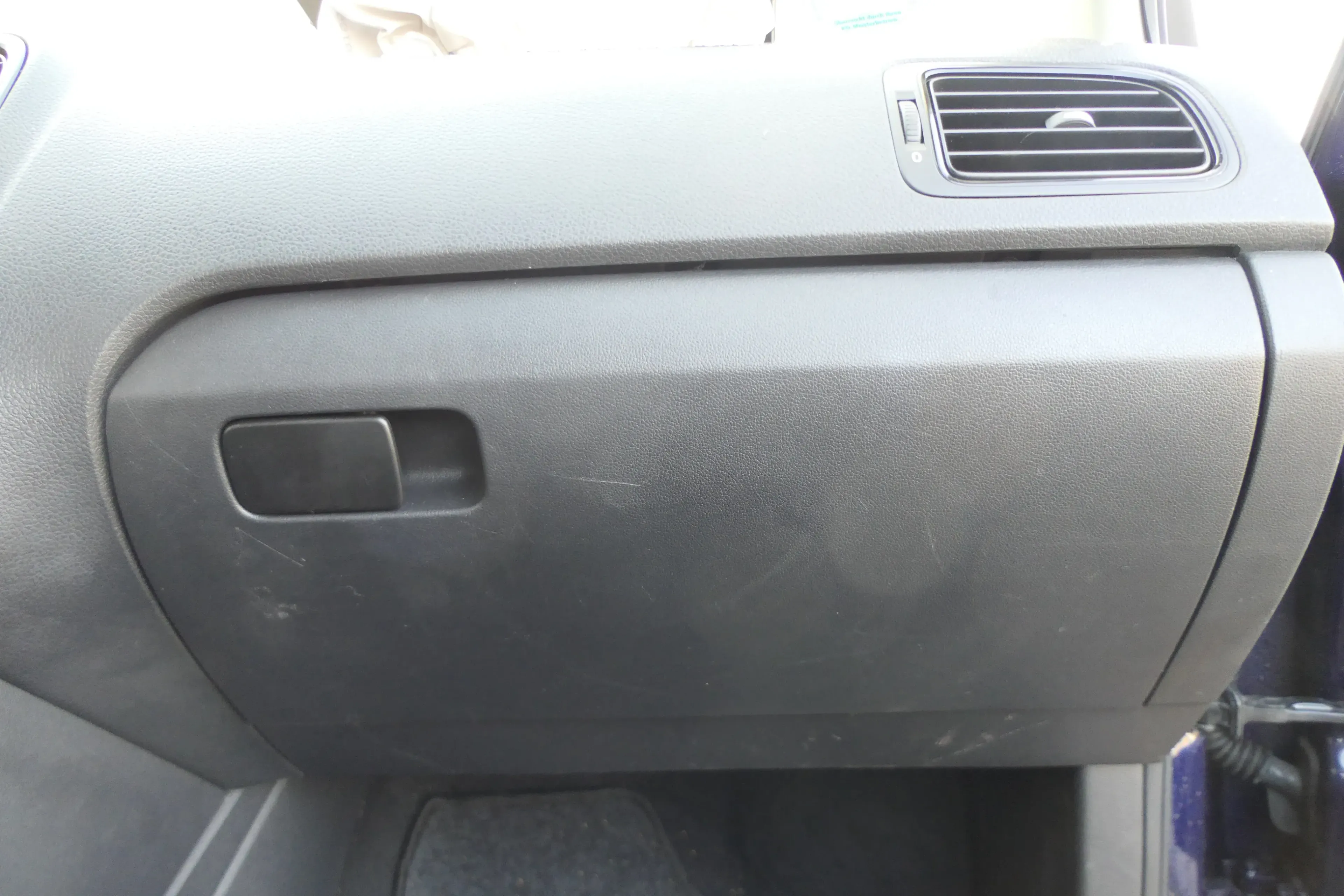 VW Polo 6R Handschuhfach schwarz Handschuhfachdeckel Deckel Klappe - Bild 1