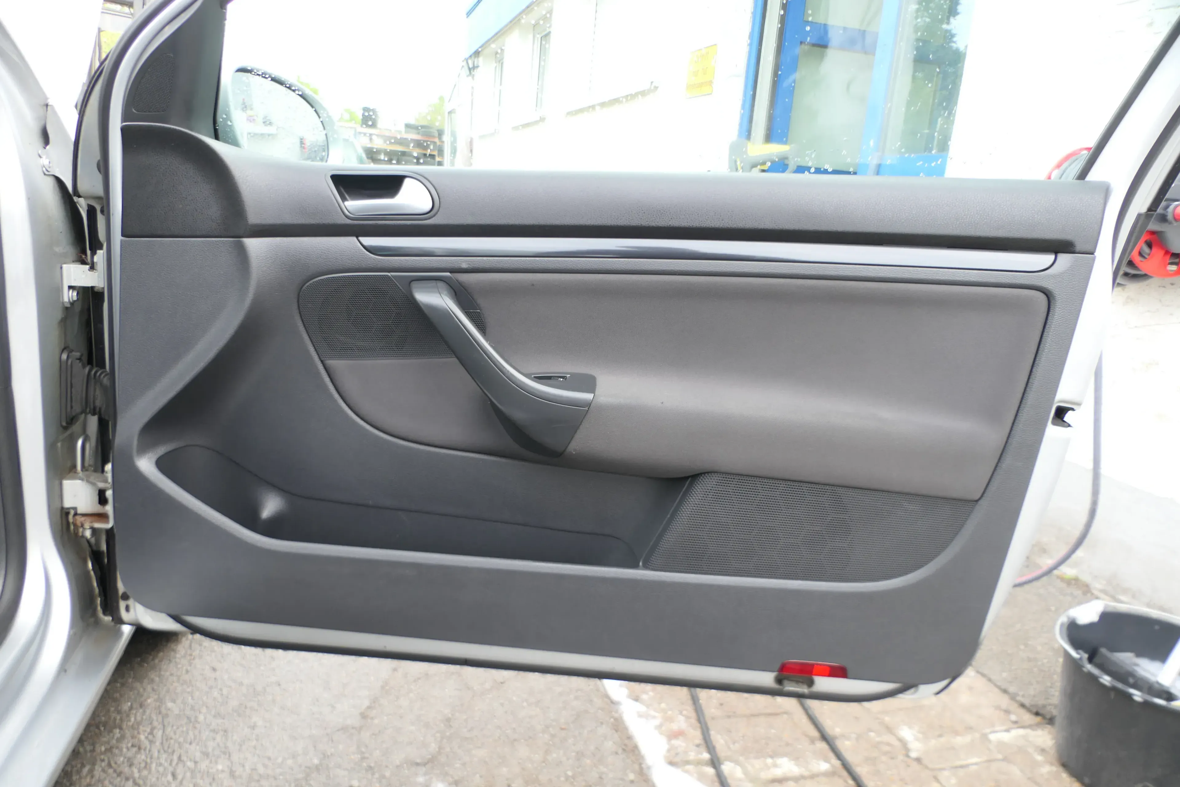 1x VW Golf 5 2/3-Türer Türverkleidung Verkleidung Tür vorne rechts - Bild 1