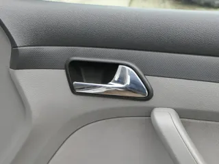 1x VW Caddy 3 2K Türverkleidung Verkleidung Tür vorne rechts grau - Bild 2