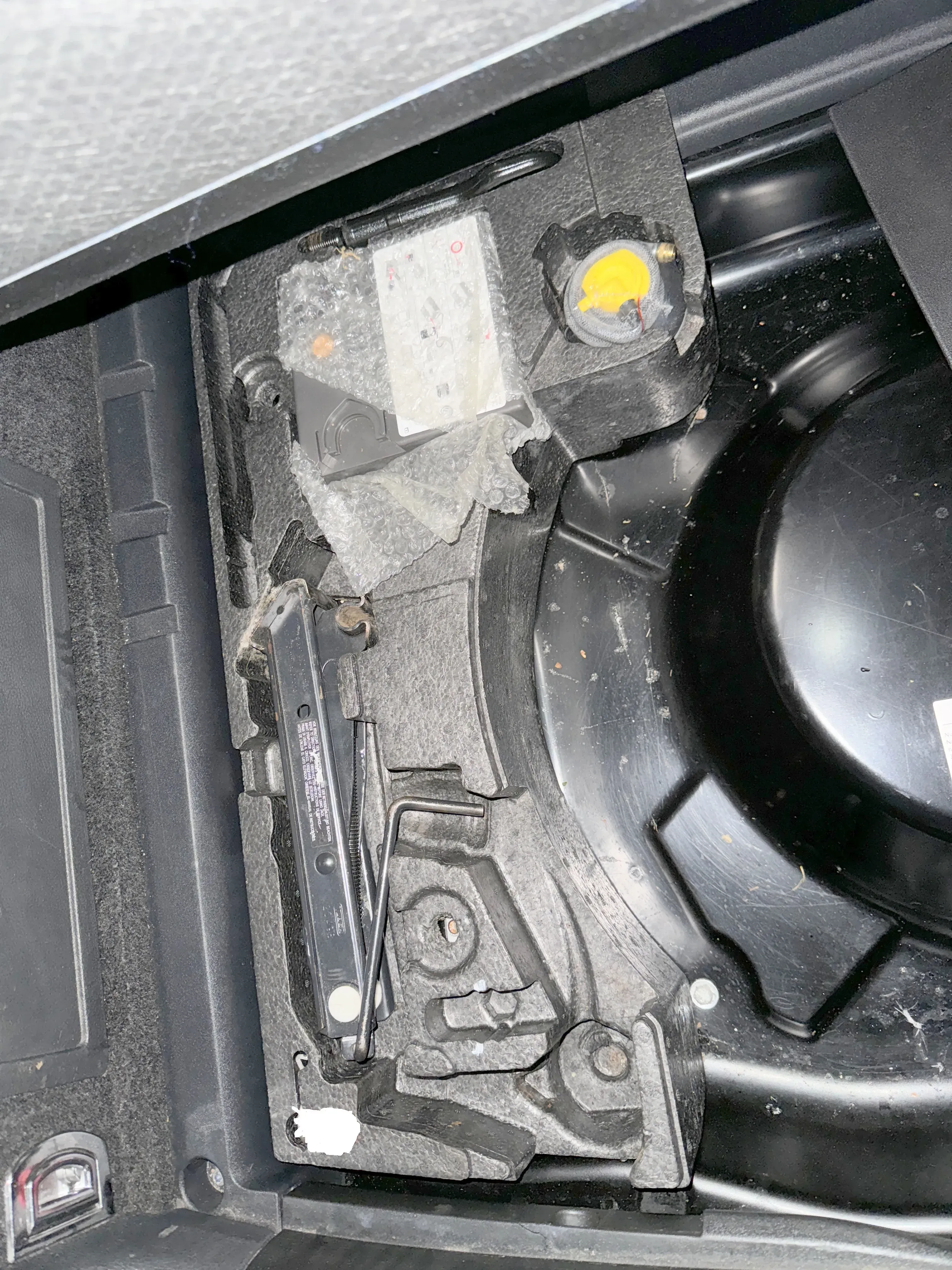 Passat 3C B7 Bordwerkzeug Pannenset Wagenheber für Ersatzrad Notrad Schlüssel - Bild 1