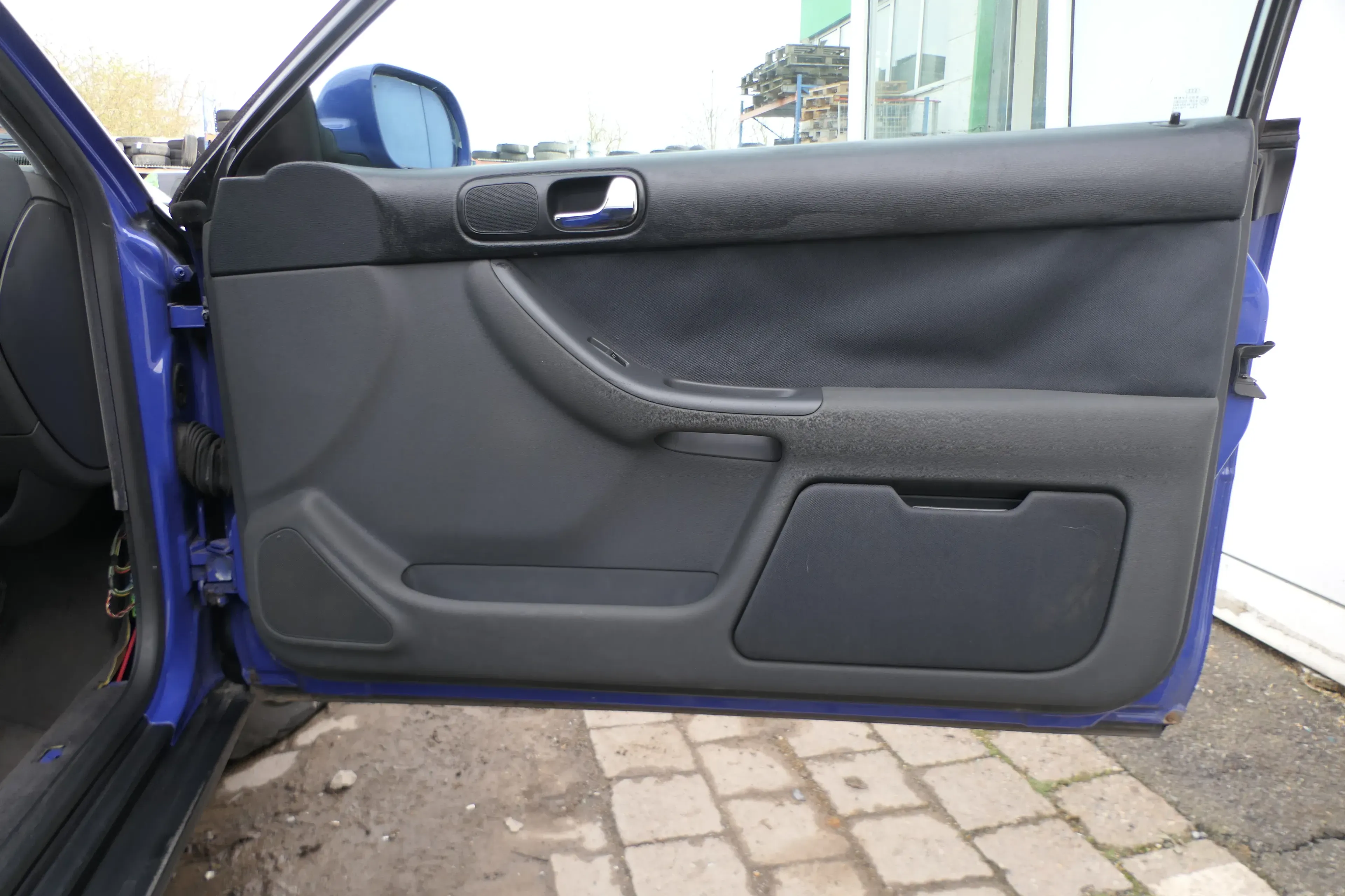 1x A3 8L Türverkleidung Verkleidung Tür vorne rechts 2/3-Türer schiefer / onyx - Bild 1