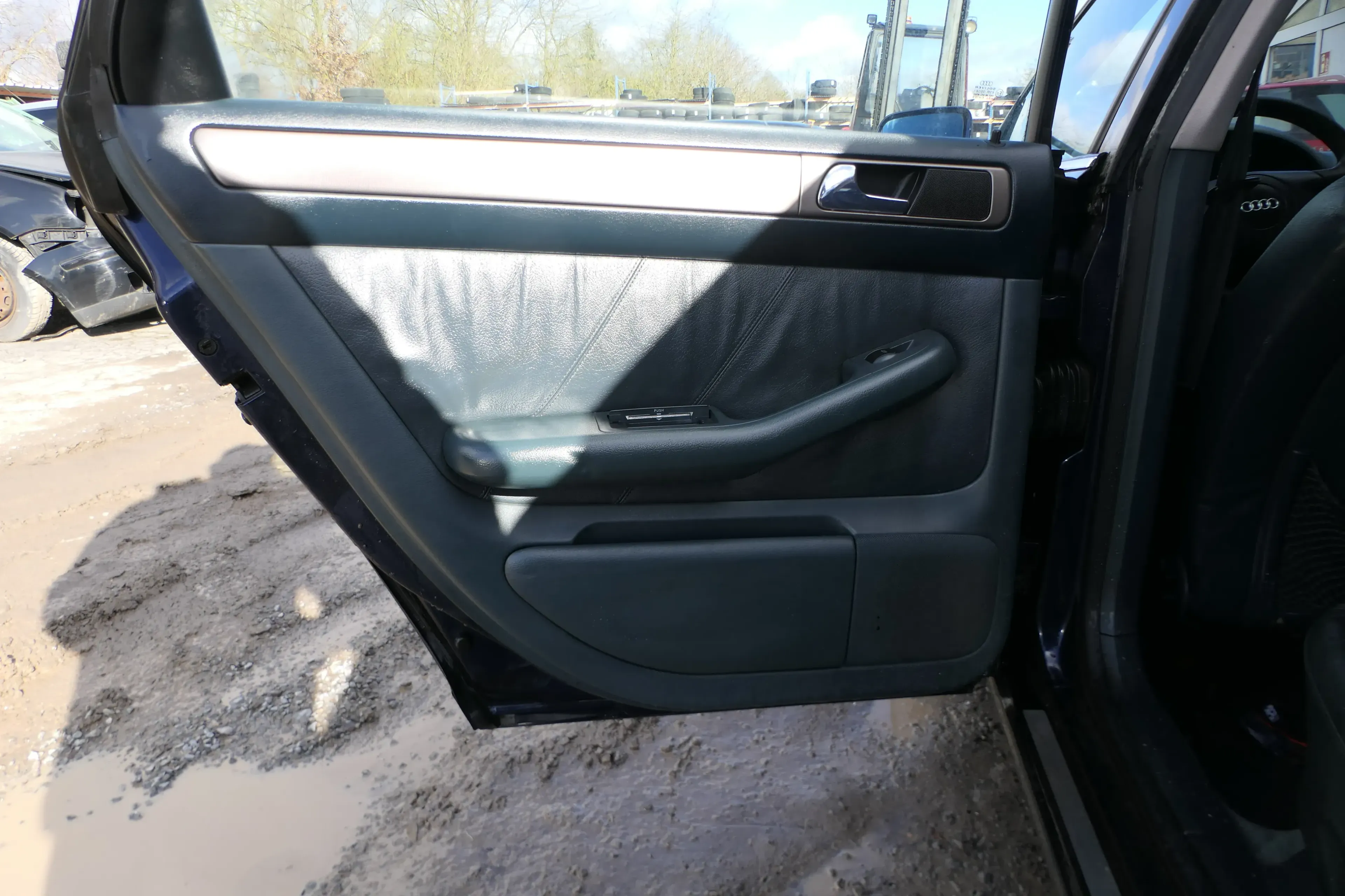 1x Audi A6 4B Türverkleidung Verkleidung Tür hinten links Leder grün lago - Bild 1