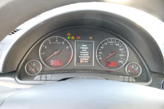 Audi A4 8E B6 Tacho Tachometer Kombiinstrument 8E0920930K Benziner - Bild 2