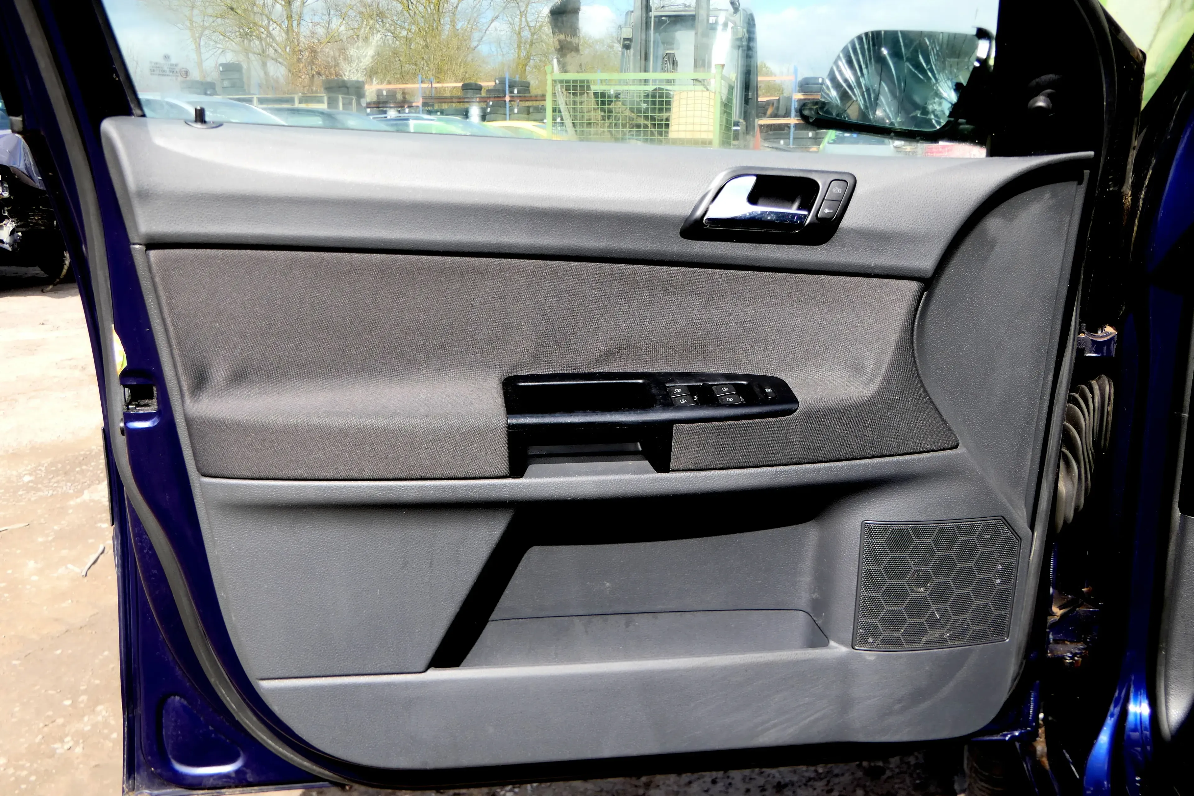 1x VW Polo 9N 9N3 Türverkleidung Verkleidung Tür vorne links  4/5-Türer dunkel - Bild 1