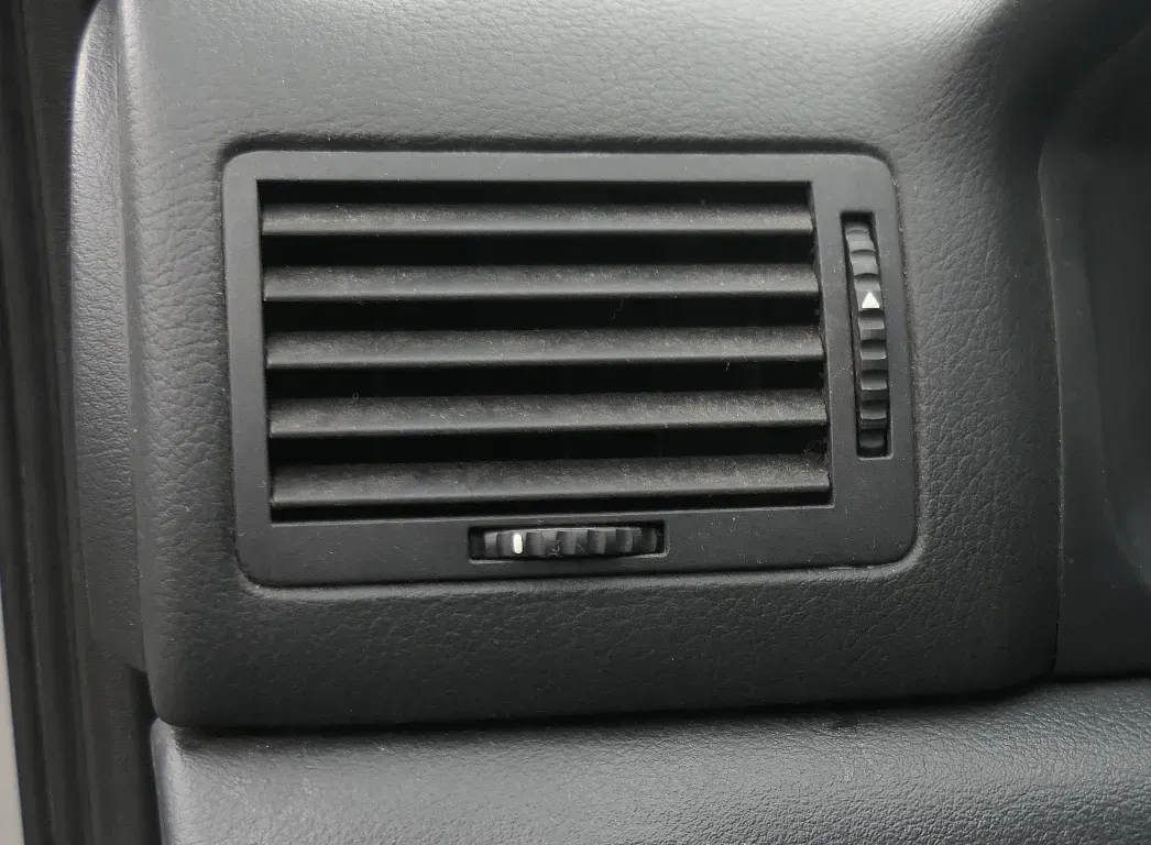 Skoda Octavia 1U Lüftungsdüse Düse Lüftung vorne links 1U1819701A 47H - Bild 1