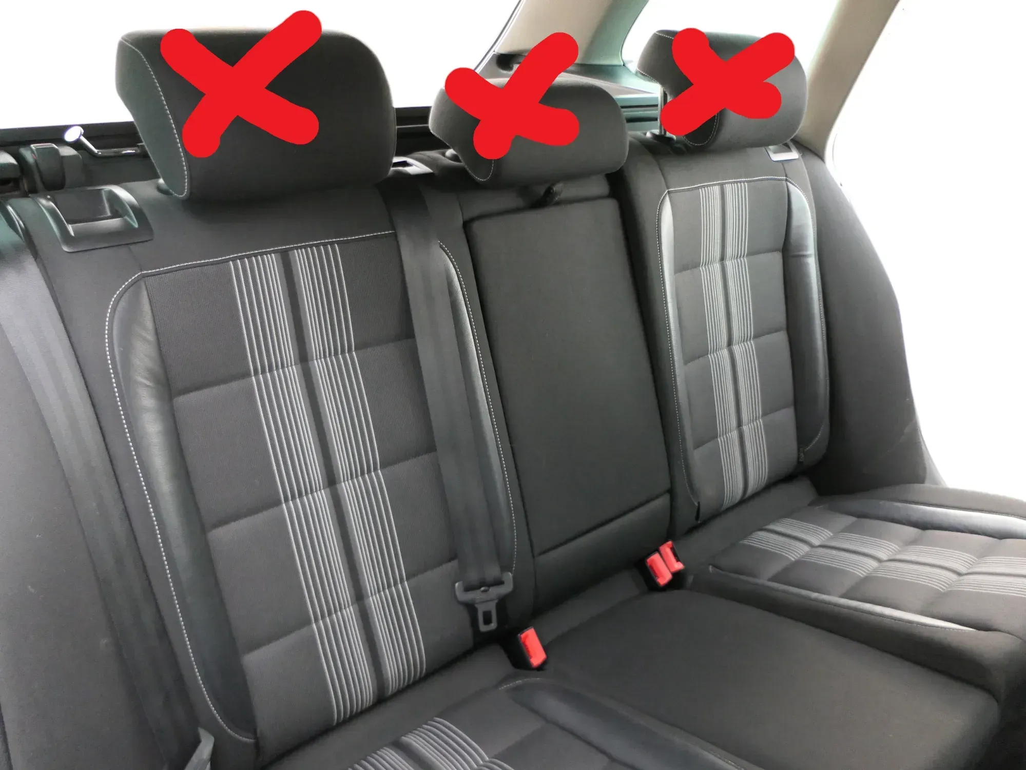 Golf 6 5K Kombi Sitze hinten Rückbank Rücksitzbank 3 Punkt Gurt Lehne OHNE-Kopfs - Bild 1