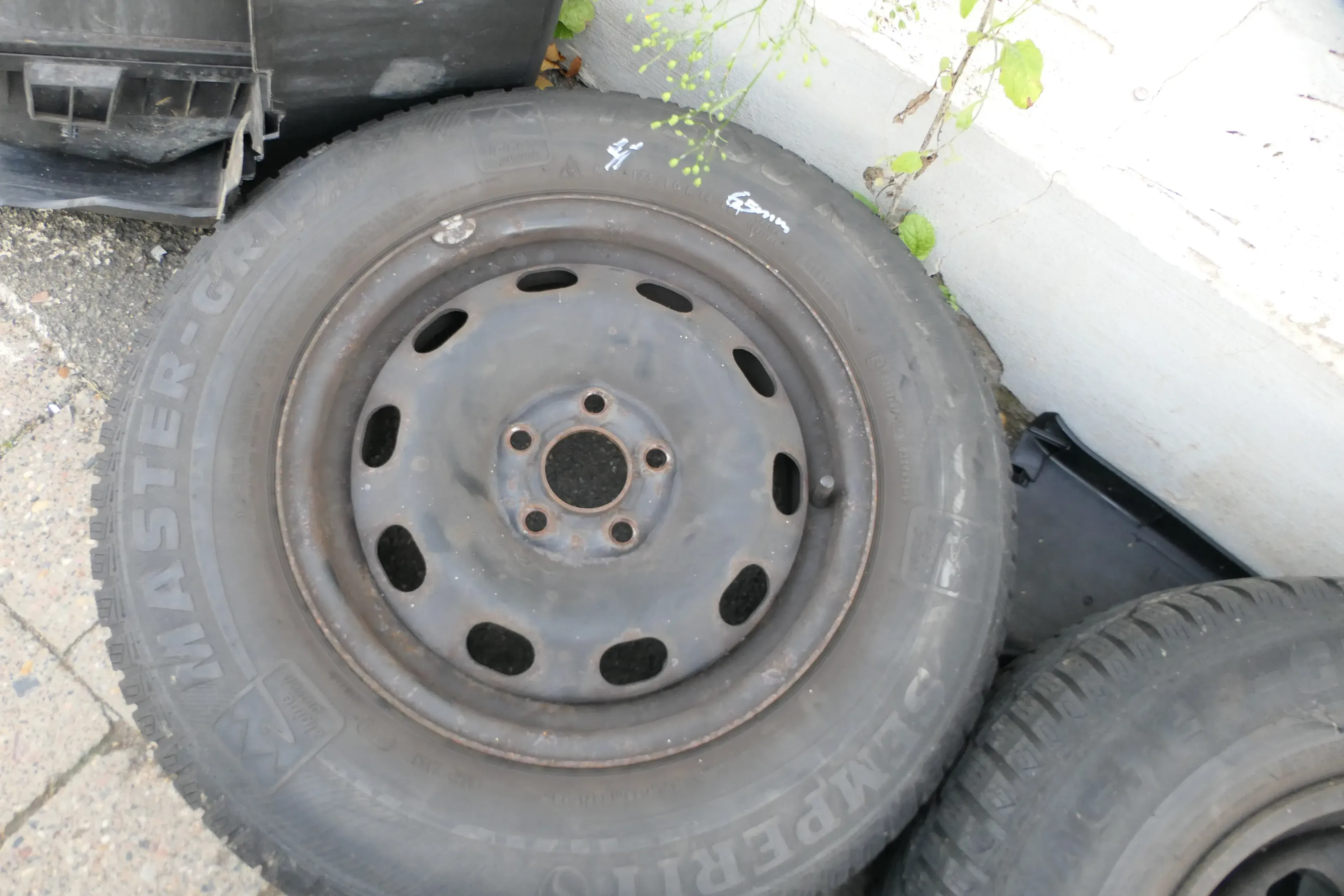1x VW Golf 4 Bora 175/80 R14 88T M+S Winterreifen Reifen 6jx14H2 ET38 6-7mm - Bild 1