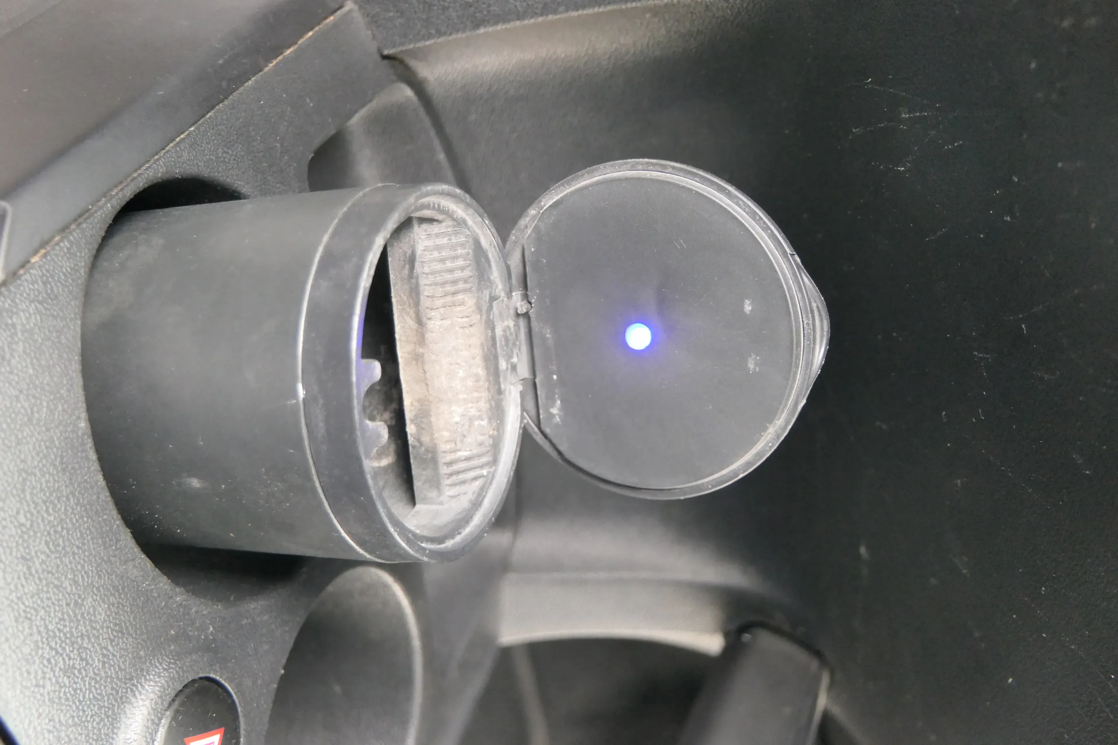 Seat Altea 5P Aschenbecher Ascher vorne vorn 5P0857962A - Bild 1