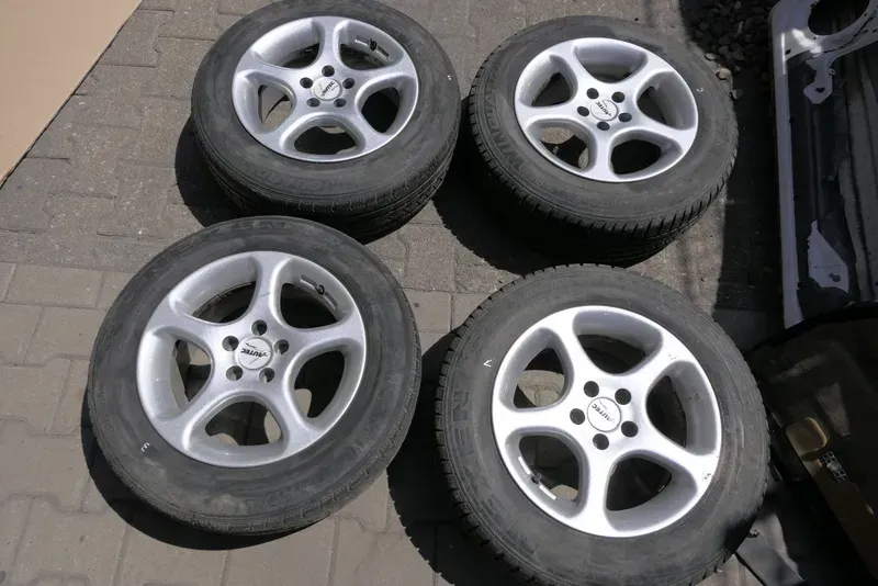 VW Golf 4 Bora Leon Alufelgen Felgen 195/65 R15 Winterreifen KBA 44246 Autec - Bild 1