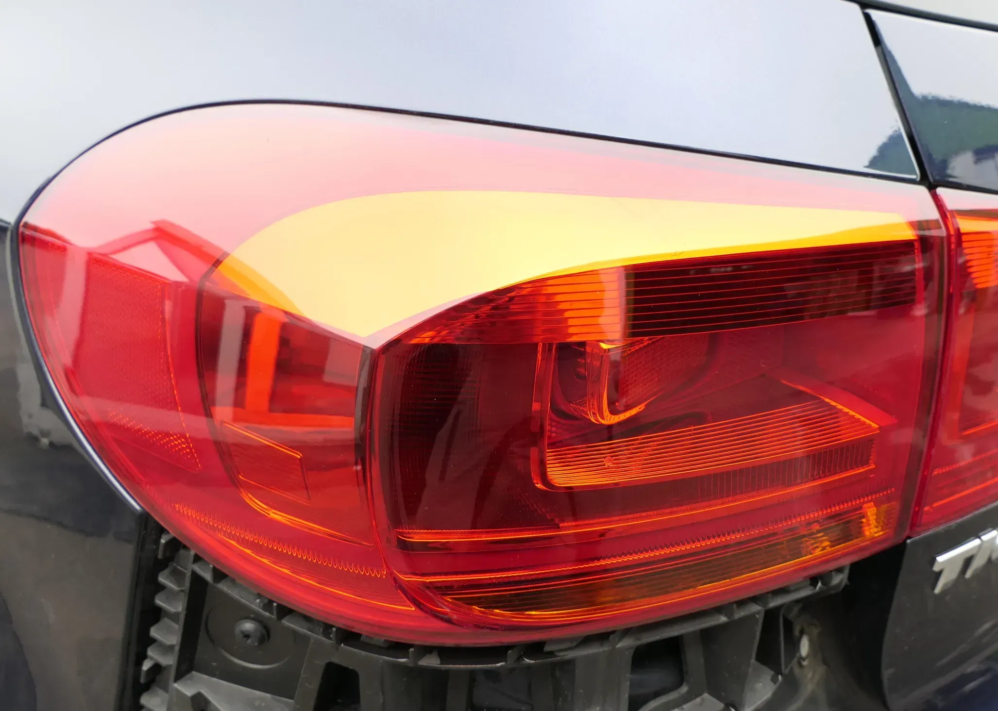 VW Tiguan 5N Rücklicht hinten links aussen Rückleuchte Heckleuchte 5N0945095Q - Bild 1