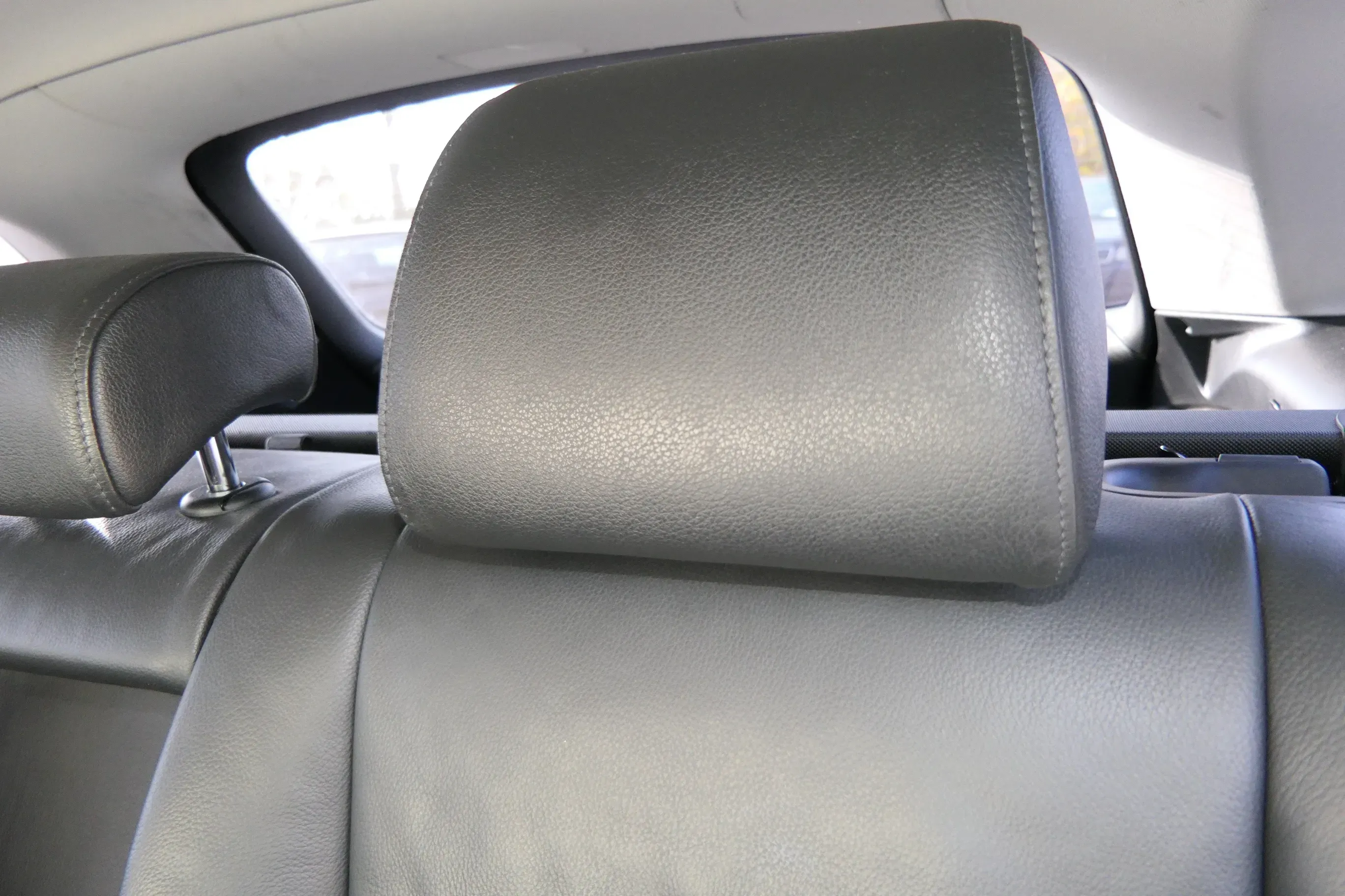 Audi A6 4F C6 Kopfstütze hinten links Kopfstützen Leder - Bild 1