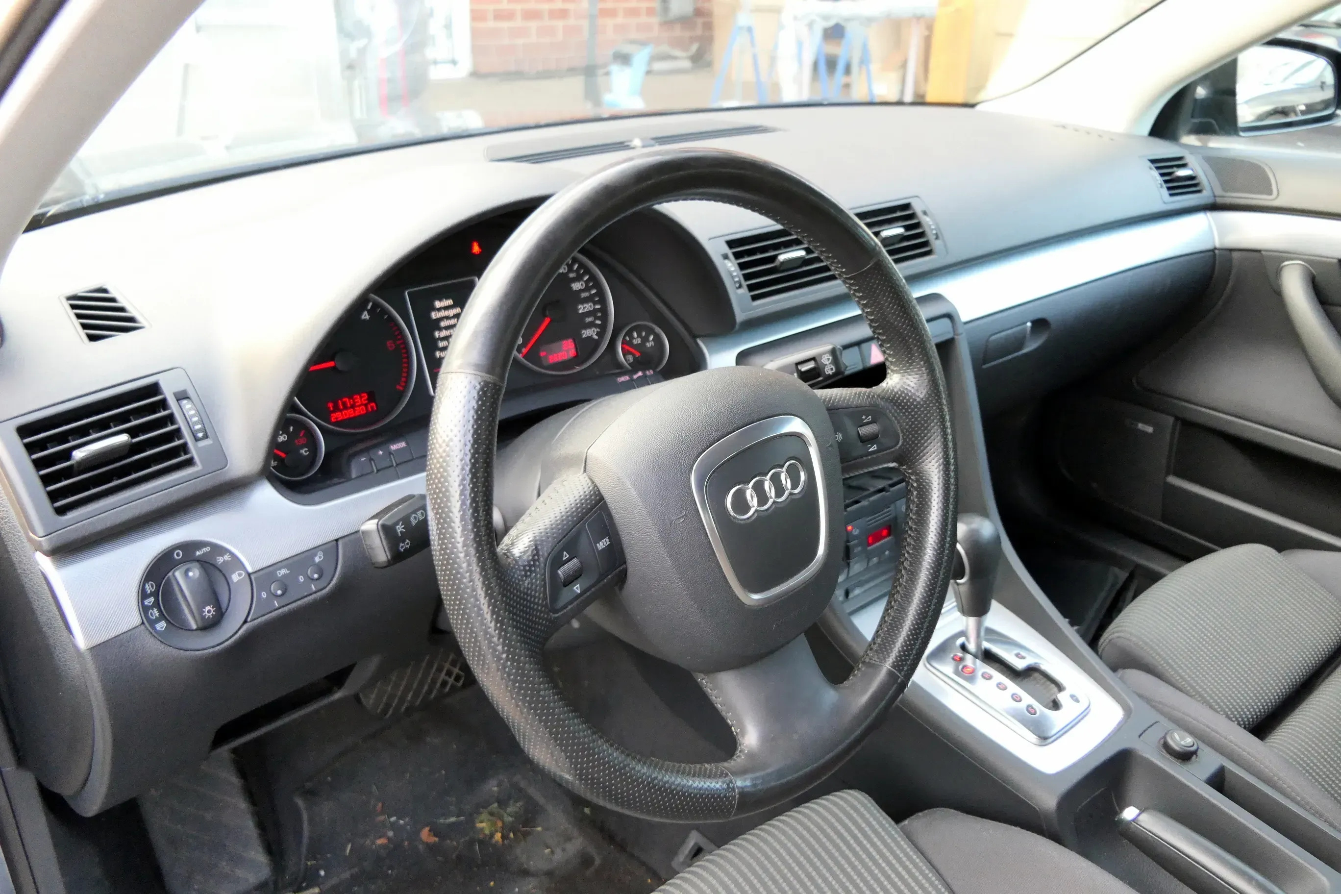 Audi A4 8E B7 Armaturenbrett Cockpit Amaturenbrett schwarz soul schwarz - Bild 1