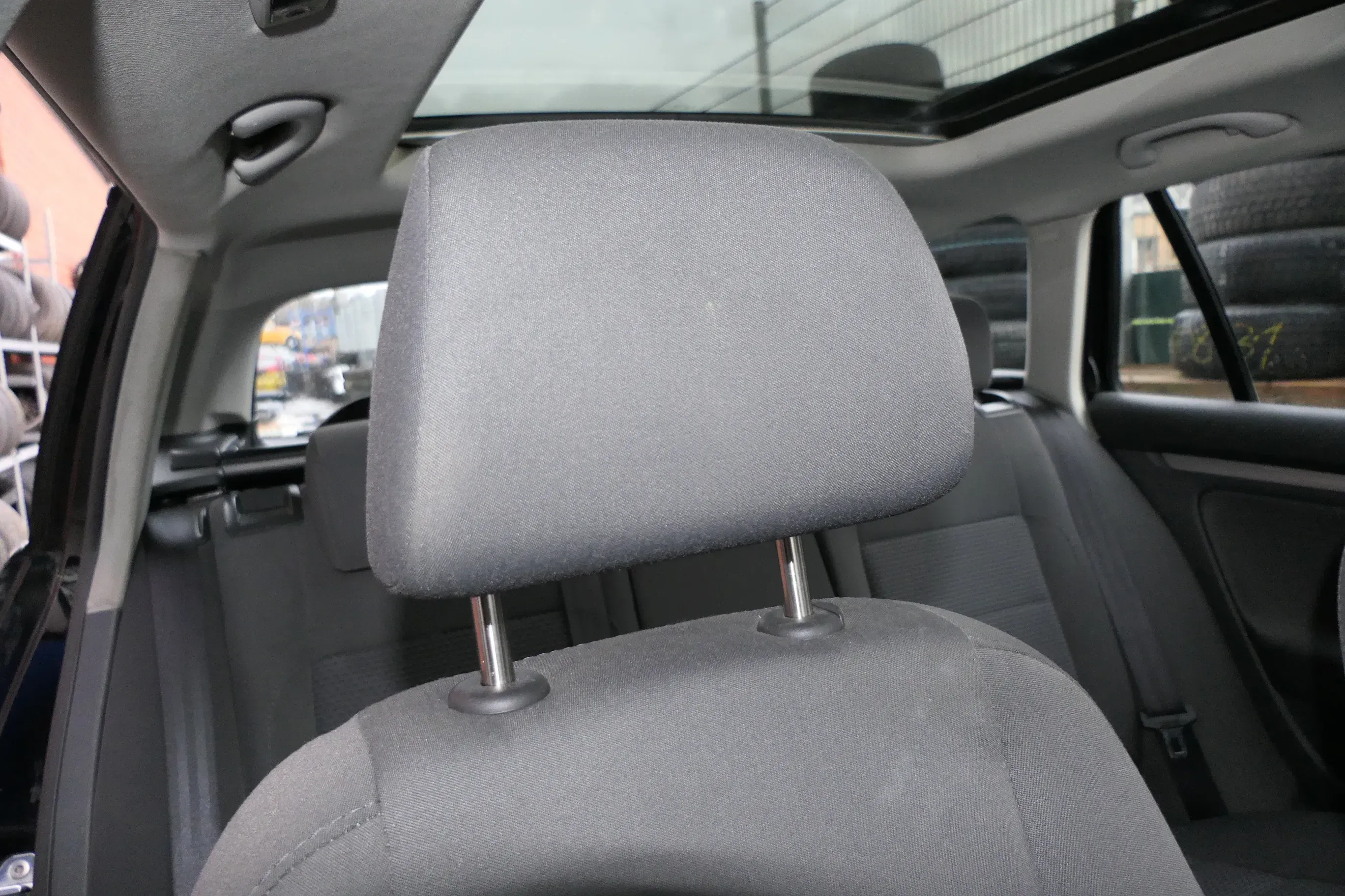 VW Golf 5 Variant 1K5 Jetta 1K2 Kopfstützen Kopfstütze vorne rechts oder links - Bild 1
