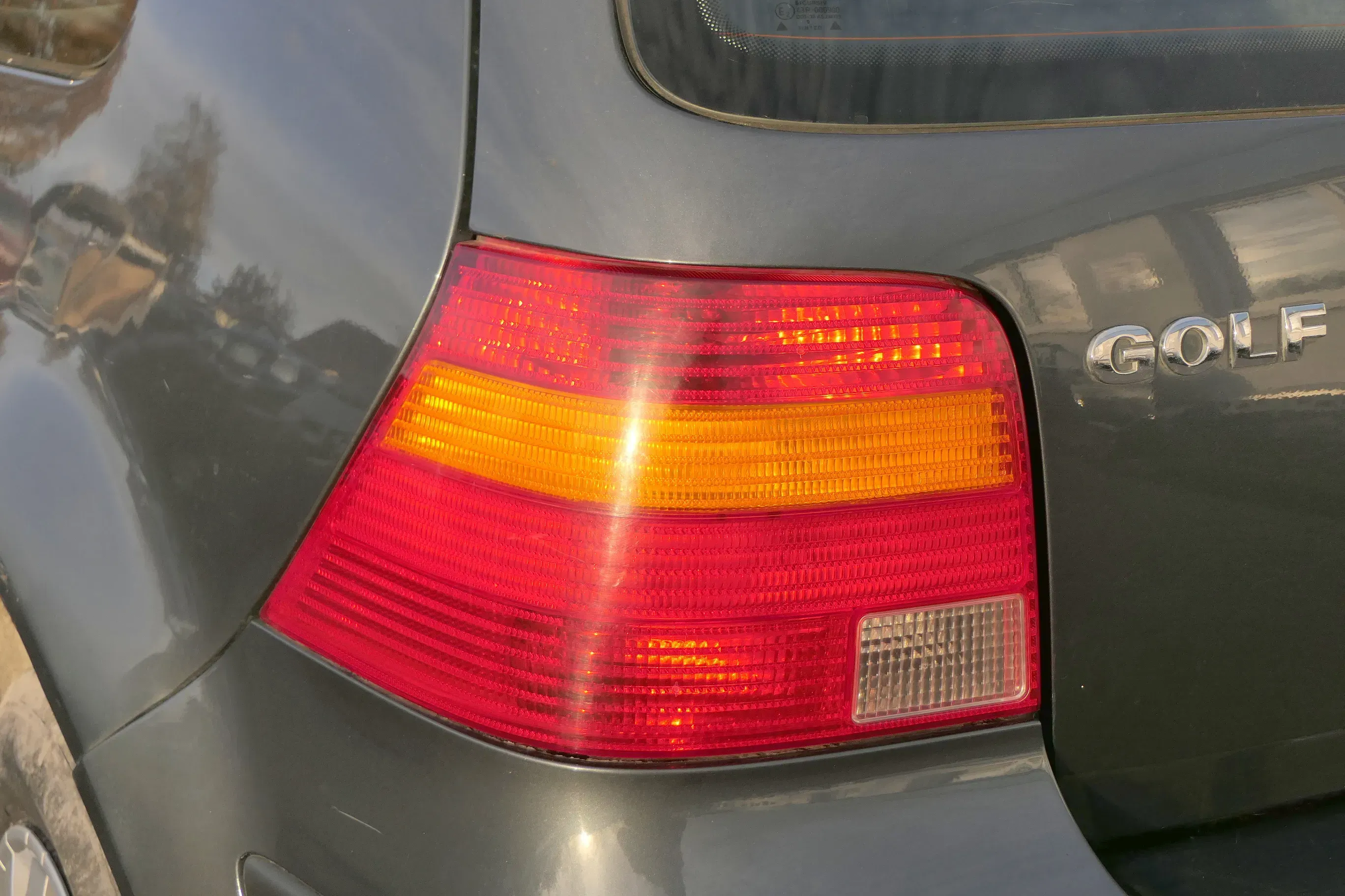 VW Golf 4 1J Rücklicht Rückleuchte Heckleuchte Hecklicht orange hinten links - Bild 1
