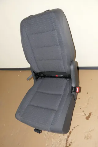 VW Touran Sitz hinten rechts (hinter Beifahrersitz) Rücksitz anthrazit - Isofix - Bild 2