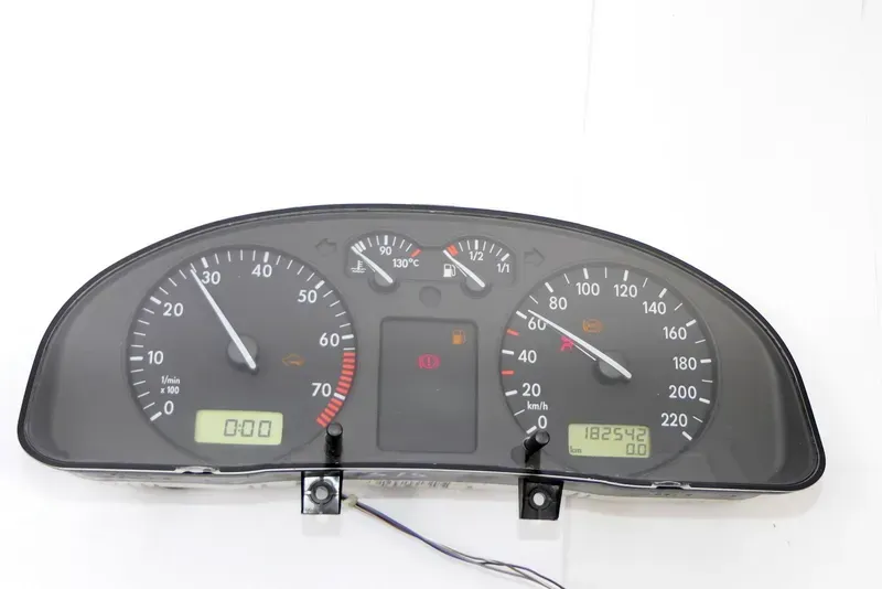 VW Passat 3B Tacho Tachometer Kombiinstrument 182.000km 09051969901 1,6 74kw AHL - Bild 1