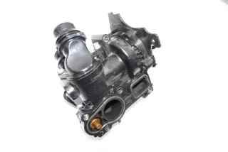 VW Polo 6R Kühlmittelregler Wasserpumpe Pumpe Gehäuse 06H121026CR - Bild 1
