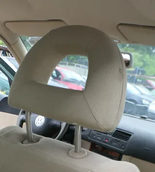 1x VW Golf 4 Bora Kopfstütze vorne oder hinten vorn beige besch Hellbeige - Bild 2